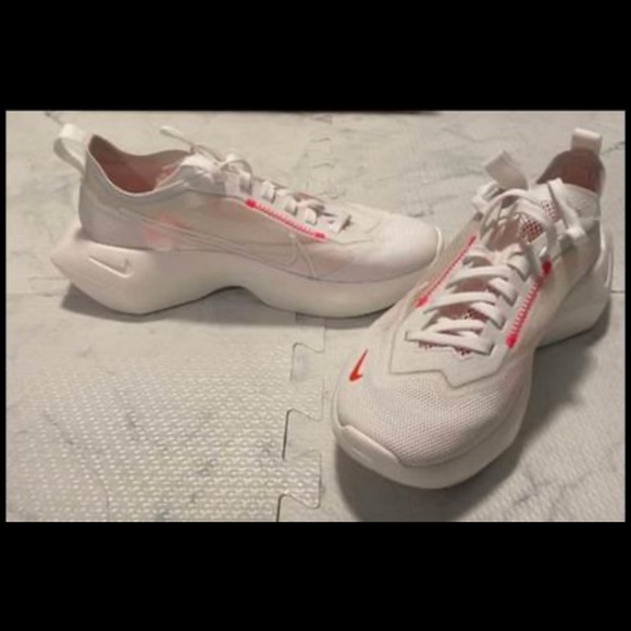 Nike Vista - LIKE NEW - Picture 4 of 4